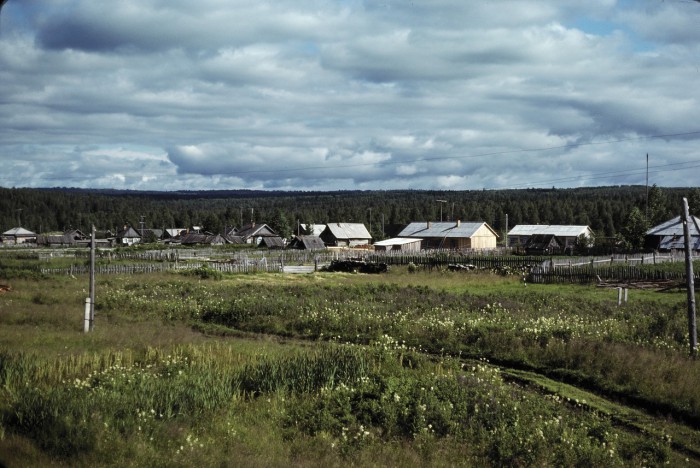 Деревня на холмах между Ачинском и Красноярском. Деревня на холмах между Ачинском и Красноярском.
