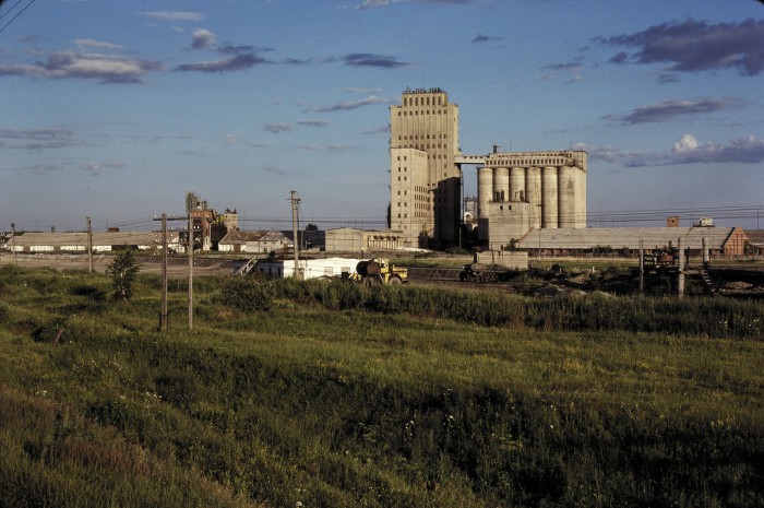 Зерновые элеваторы к востоку от Барабинска. Зерновые элеваторы к востоку от Барабинска.
