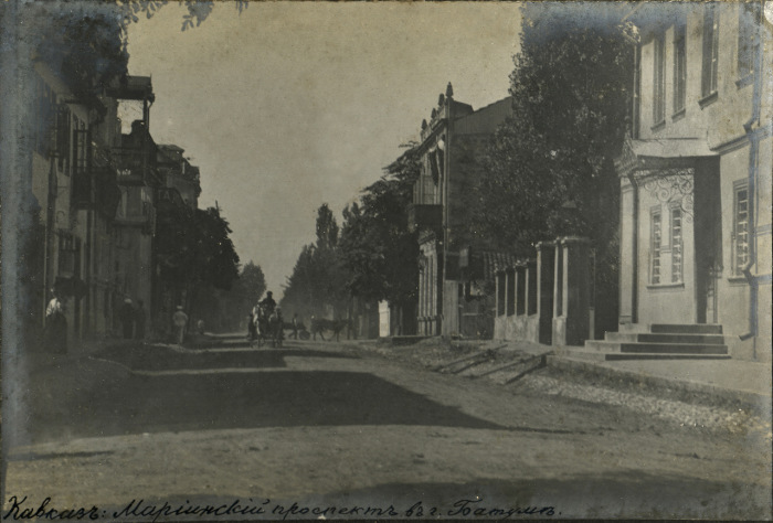 Мариинский проспект в городе Батуме. Кавказ, 1897 год. Мариинский проспект в городе Батуме. Кавказ, 1897 год.
