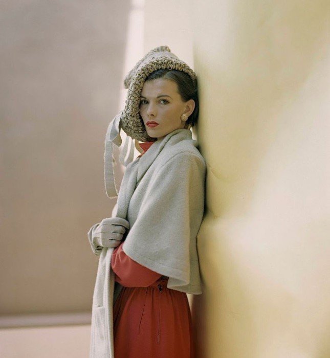 Модель из январского выпуска журнала Vogue, 1946 года. Модель из январского выпуска журнала Vogue, 1946 года.