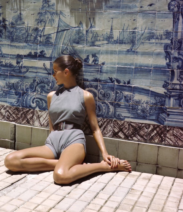 Изысканный купальный костюм от Клэир Маккарделл, 1946 год. Изысканный купальный костюм от Клэир Маккарделл, 1946 год.