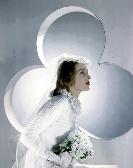 Модель в платье невесты, 1941 год. Модель в платье невесты, 1941 год.