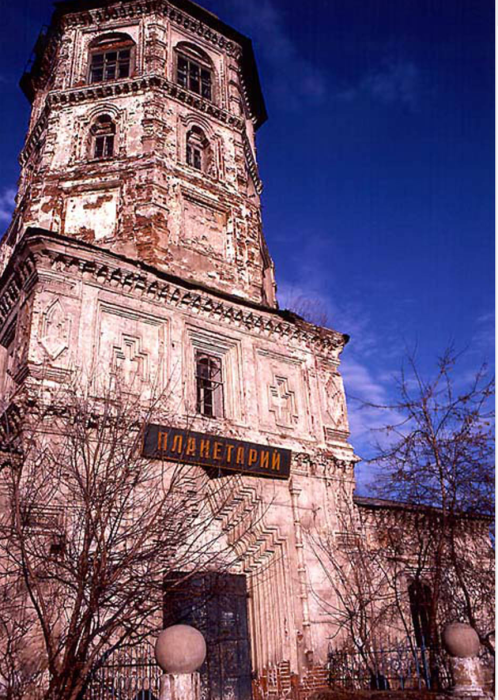 Девятиэтажный дом, находящийся в аварийном состоянии. СССР, Иркутск, 1988 год. Девятиэтажный дом, находящийся в аварийном состоянии. СССР, Иркутск, 1988 год.