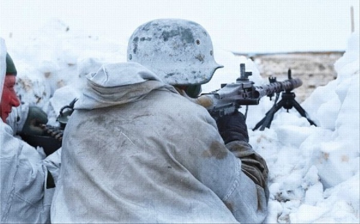 Немецкий пулеметчик во время битвы под Сталинградом. Немецкий пулеметчик во время битвы под Сталинградом.