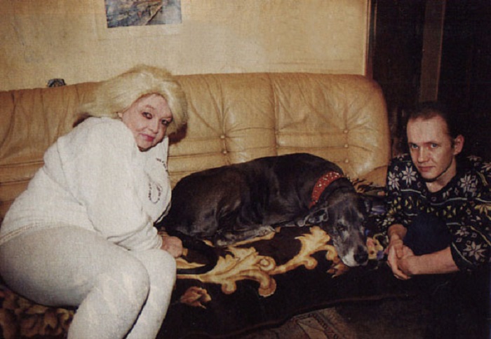 С сыном и домашним любимцем. | Фото: reactor.cc/. С сыном и домашним любимцем. | Фото: reactor.cc/.