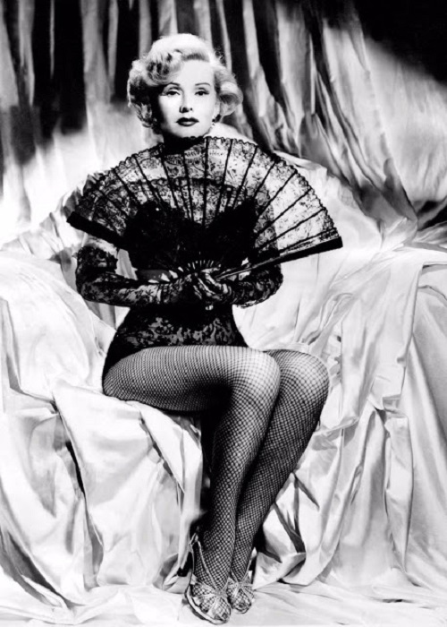 Актерской карьере актриса отдавала много времени и всю себя. Актерской карьере актриса отдавала много времени и всю себя.