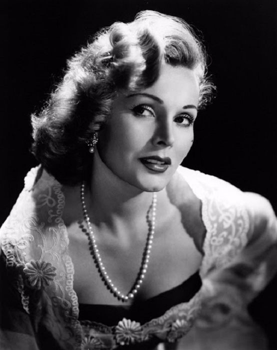 Несмотря на многочисленные скандалы, которые ходили вокруг да около, актриса не утратила своей оригинальности и неповторимости. Несмотря на многочисленные скандалы, которые ходили вокруг да около, актриса не утратила своей оригинальности и неповторимости.