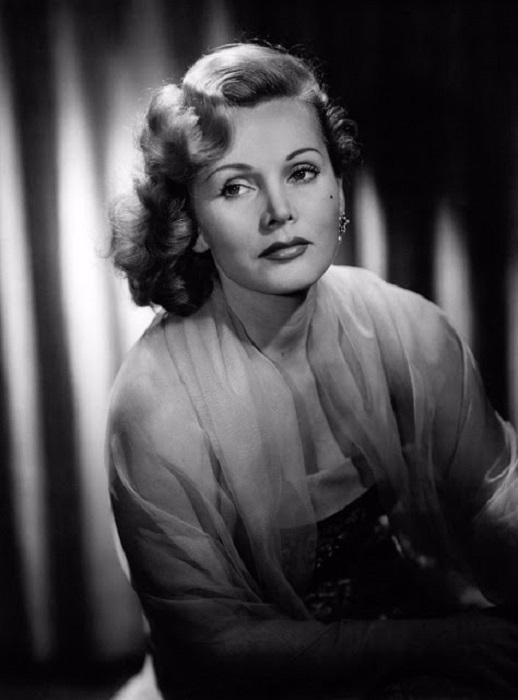 Олицетворяла идеал «платиновой блондинки» в годы своей популярности в Голливуде. Олицетворяла идеал «платиновой блондинки» в годы своей популярности в Голливуде.