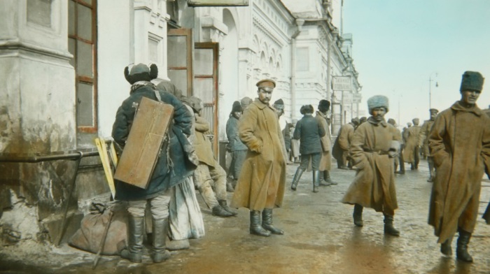 Солдаты на железнодорожной станции в Омске. Солдаты на железнодорожной станции в Омске.