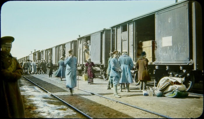 Погрузка поезда на Транссибирской железной дороге. Погрузка поезда на Транссибирской железной дороге.