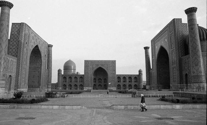 Площадь в центре Самарканда. СССР, Узбекистан, Самарканд, 1984 год. Площадь в центре Самарканда. СССР, Узбекистан, Самарканд, 1984 год.