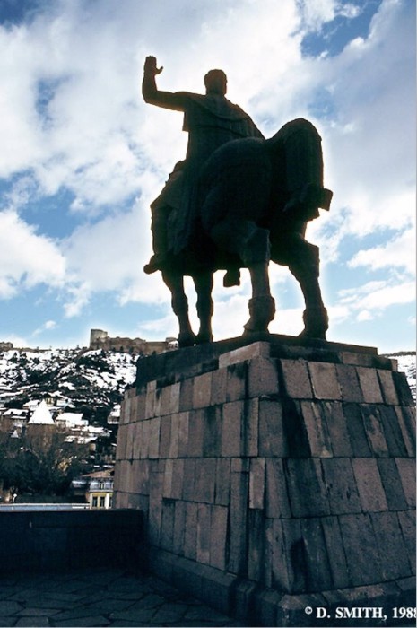 Статуя царя Вахтанга I Горгасали. СССР, Грузия, Тбилиси, 1988 год.