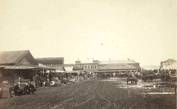 Рынок, расположенный в центре Иркутска. Рынок, расположенный в центре Иркутска.