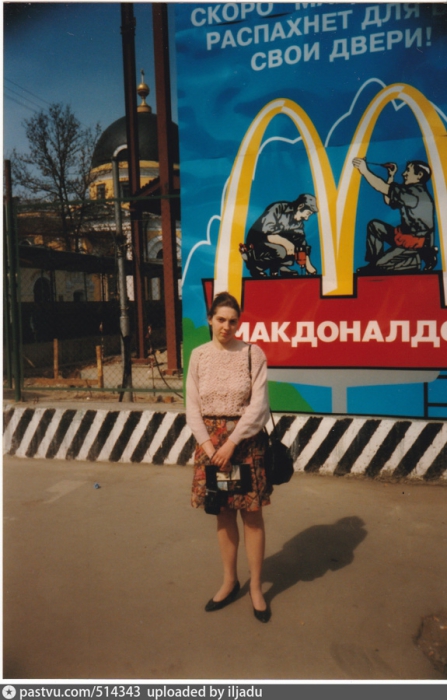 Возле станции метро «Третьяковская» проводятся строительные работы. Возле станции метро «Третьяковская» проводятся строительные работы.