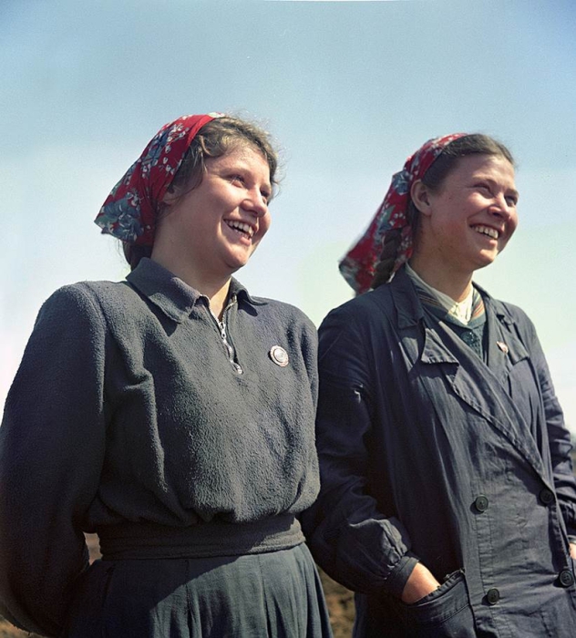 Лучшие работницы дают интервью для журнала «Огонек». Лучшие работницы дают интервью для журнала «Огонек».