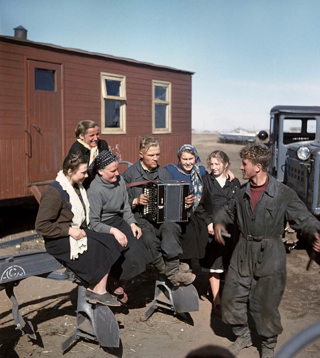 Веселье и труд все перетрут. Веселье и труд все перетрут.