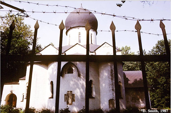 Храм Покрова Пресвятой Богородицы на Ордынке. СССР, Москва, 1988 год. Храм Покрова Пресвятой Богородицы на Ордынке. СССР, Москва, 1988 год.