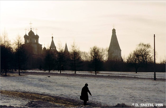 Музей под открытым небом. СССР, Москва, 1988 год. Музей под открытым небом. СССР, Москва, 1988 год.