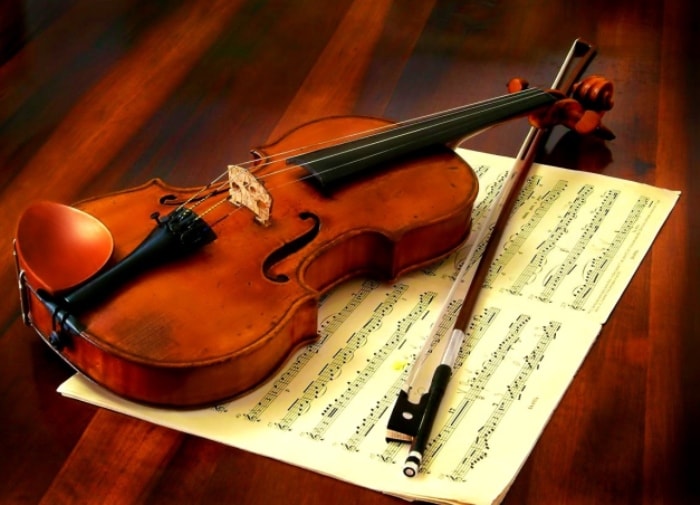 Фильм *Визит к Минотавру* подсказал преступнику идею кражи скрипки Страдивари | Фото: colors.life Фильм *Визит к Минотавру* подсказал преступнику идею кражи скрипки Страдивари | Фото: colors.life