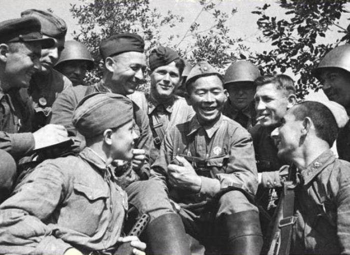 С. Номоконов с сослуживцами | Фото: edikst.ru С. Номоконов с сослуживцами | Фото: edikst.ru