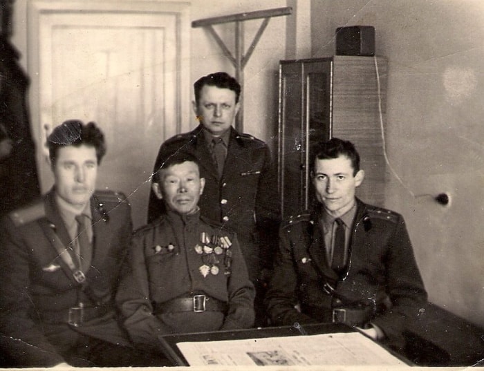 С. Номоконов с сослуживцами | Фото: osimira.com С. Номоконов с сослуживцами | Фото: osimira.com