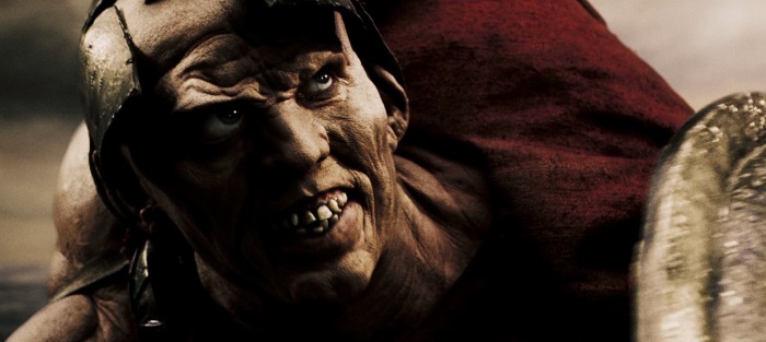 Эсфиальт – грек, предавший своих соотечественников персам. Кадр из фильма «300 спартанцев» 2006 года. | Фото: kinopediya.ru. Эсфиальт – грек, предавший своих соотечественников персам. Кадр из фильма «300 спартанцев» 2006 года. | Фото: kinopediya.ru.