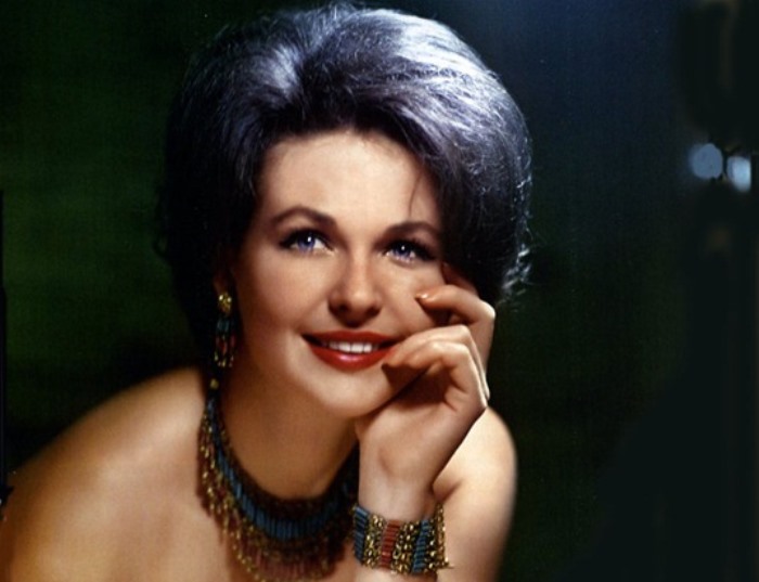 Наталья Фатеева и в зрелые годы прекрасно выглядит | Фото: liveinternet.ru Наталья Фатеева и в зрелые годы прекрасно выглядит | Фото: liveinternet.ru