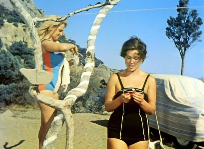 Наталья Фатеева и Андрей Миронов в фильме *Три плюс два*, 1963 | Фото: mtdata.ru Наталья Фатеева и Андрей Миронов в фильме *Три плюс два*, 1963 | Фото: mtdata.ru