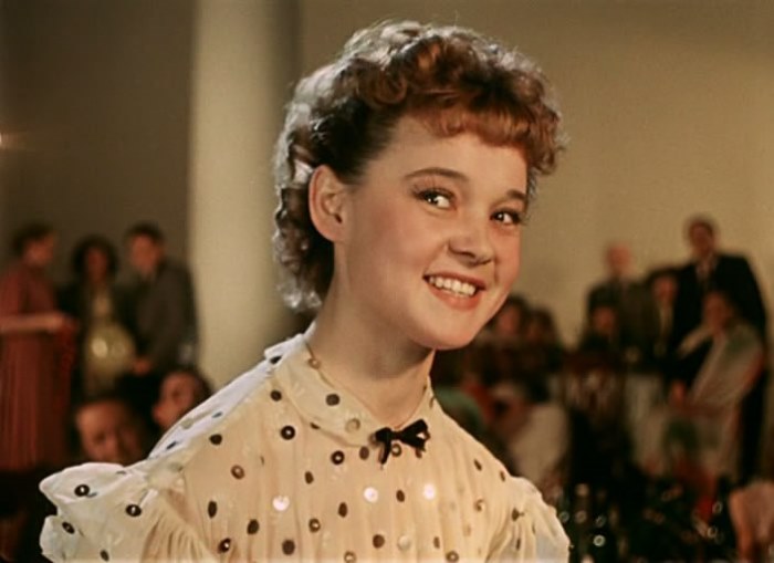 Людмила Гурченко в комедии *Карнавальная ночь*, 1956 | Фото: kino-teatr.ru Людмила Гурченко в комедии *Карнавальная ночь*, 1956 | Фото: kino-teatr.ru