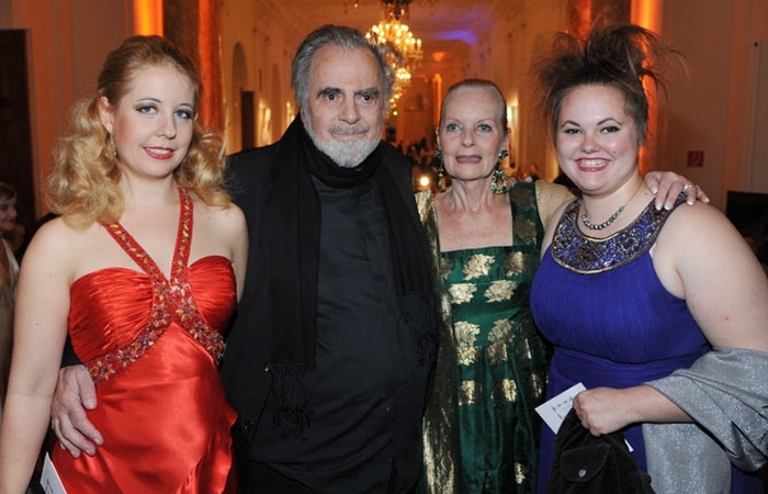 «Она простая, примитивная, некрасивая и неинтеллигентная, и я останусь с ней». / Фото: tonpix.ru «Она простая, примитивная, некрасивая и неинтеллигентная, и я останусь с ней». / Фото: tonpix.ru