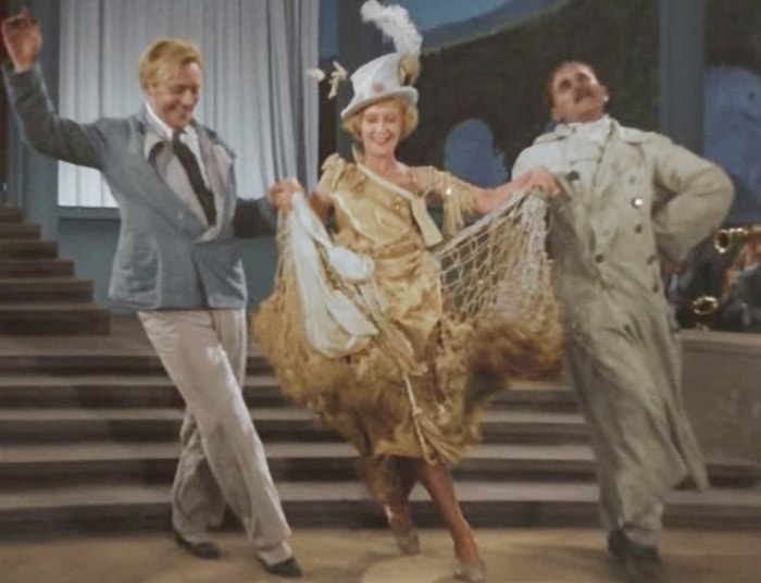 Кадр из фильма *Веселые ребята* (цветная версия фильма, 2010) | Фото: kinomania.ru Кадр из фильма *Веселые ребята* (цветная версия фильма, 2010) | Фото: kinomania.ru