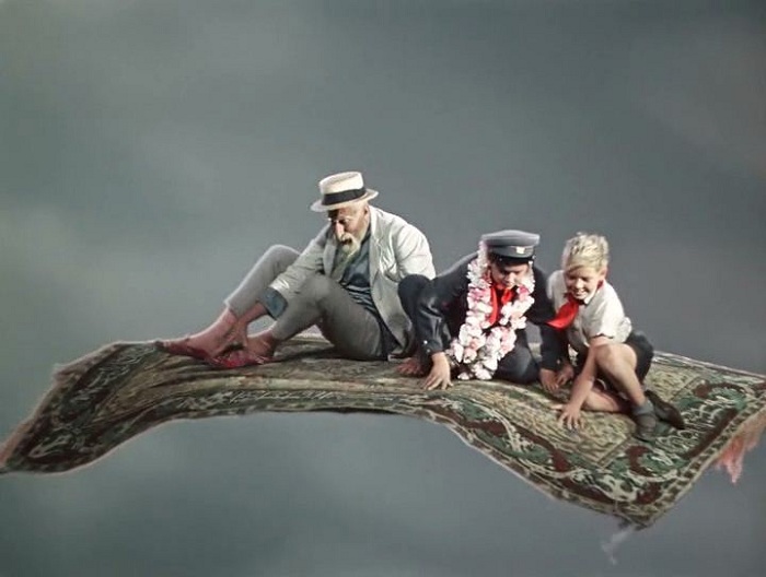 Сцена полета на ковре-самолете. | Фото: free-war.net. Сцена полета на ковре-самолете. | Фото: free-war.net.