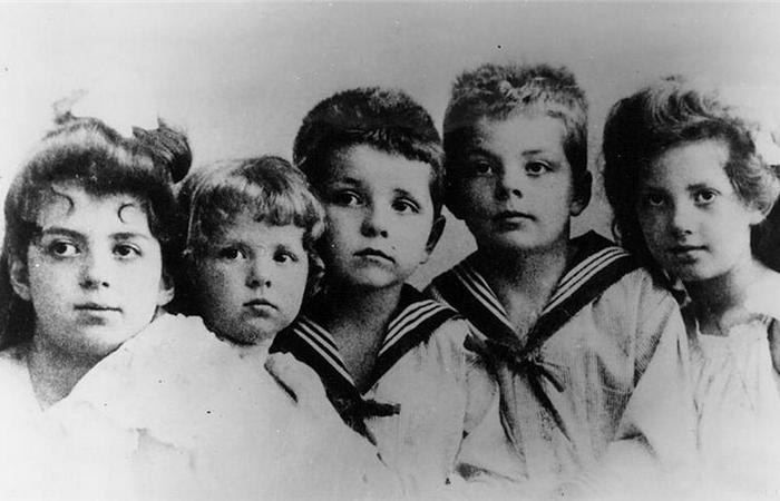 Антуан второй справа. / Фото: vision7.ru Антуан второй справа. / Фото: vision7.ru