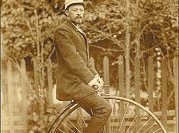 Инженер Шухов на велосипеде «Паук»