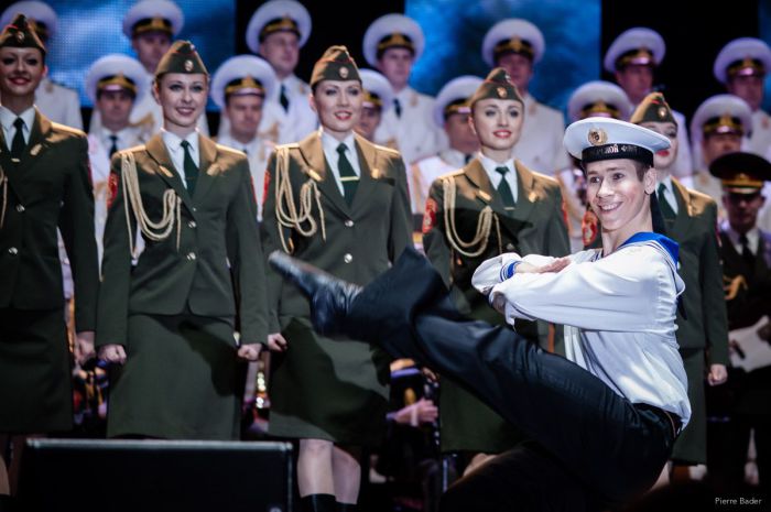 Выступление ансамбля песни и пляски Российской Армии имени А.В. Александрова. Выступление ансамбля песни и пляски Российской Армии имени А.В. Александрова.