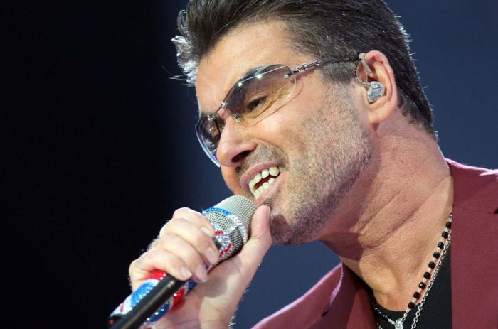 George Michael - популярный британский певец. | Фото: i.huffpost.com. George Michael - популярный британский певец. | Фото: i.huffpost.com.