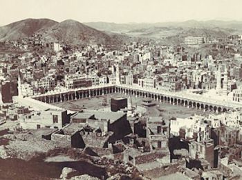 В 1925 году командующий армии Хиджаза приказал бомбить священную Мекку
