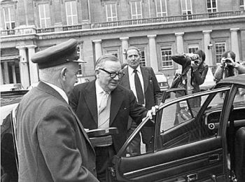 Бывший директор МИ-6 сэр Морис Олдфилд