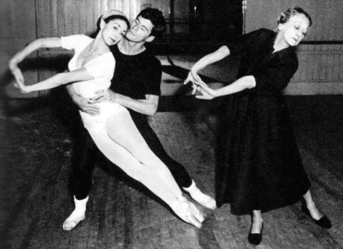 Т. Карсавина с учениками | Фото: liveinternet.ru Т. Карсавина с учениками | Фото: liveinternet.ru