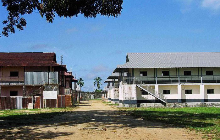 Бараки каторги Сен-Лоран-дю-Марони, Французская Гвиана. | Фото: ru.wikipedia.org. Бараки каторги Сен-Лоран-дю-Марони, Французская Гвиана. | Фото: ru.wikipedia.org.