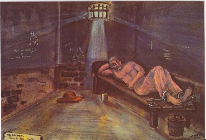 Заключенный в одиночной камере, закованный в кандалы, Французская Гвиана. | Фото: avisa11.skyrock.com. Заключенный в одиночной камере, закованный в кандалы, Французская Гвиана. | Фото: avisa11.skyrock.com.