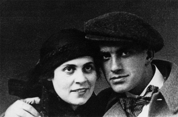 Лиля Брик и Владимир Маяковский. | Фото: vginekolog.ru. Лиля Брик и Владимир Маяковский. | Фото: vginekolog.ru.