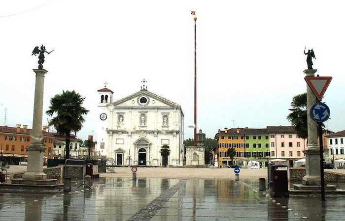 Пьяцца Гранде с собором./фото: thevintagenews.com Пьяцца Гранде с собором./фото: thevintagenews.com