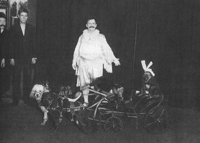 А. Л. Дуров во время репетиции | Фото: rulex.ru А. Л. Дуров во время репетиции | Фото: rulex.ru