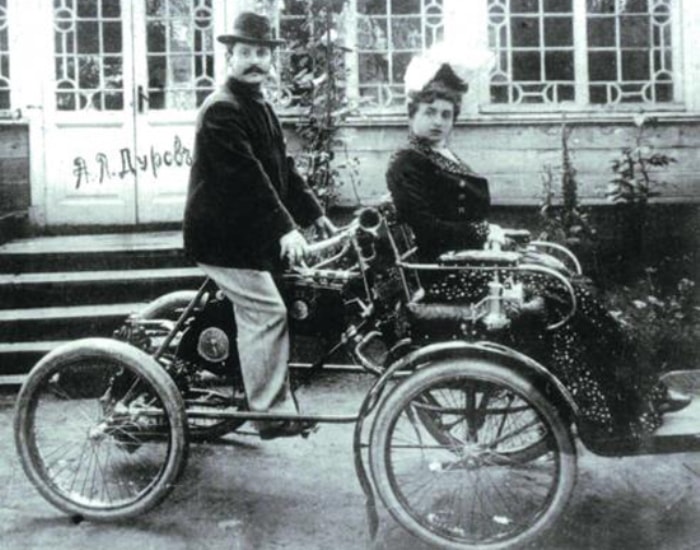 А. Л. Дуров на своем любимом квадроцикле | Фото: vestivrn.ru А. Л. Дуров на своем любимом квадроцикле | Фото: vestivrn.ru