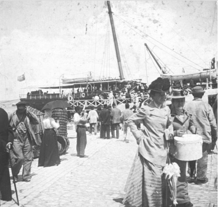 Оживленное место города.