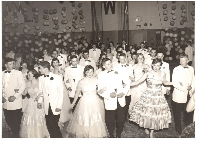 Бал в честь окончания учебного года. Бал в честь окончания учебного года.