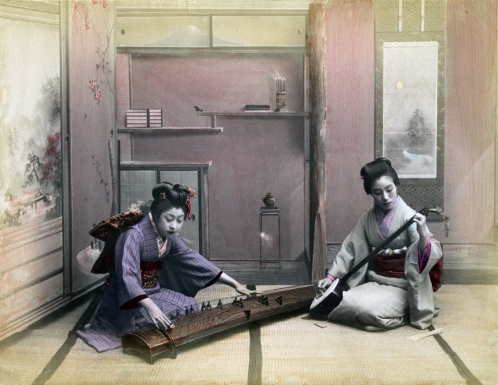 Кото наряду с флейтами хаяси и сякухати, барабаном цудзуми и лютней сямисэном относится к традиционным музыкальным японским инструментам. Кото наряду с флейтами хаяси и сякухати, барабаном цудзуми и лютней сямисэном относится к традиционным музыкальным японским инструментам.