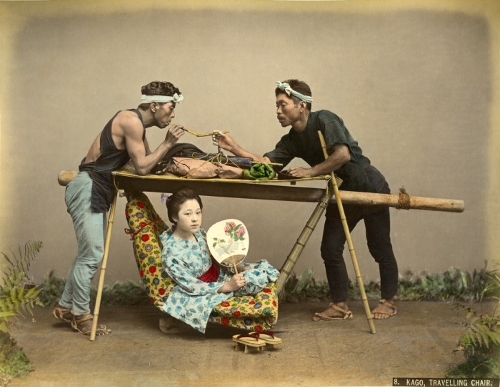 Он использовался так же в тех странах, где женщинам не разрешалось показываться в обществе. Он использовался так же в тех странах, где женщинам не разрешалось показываться в обществе.