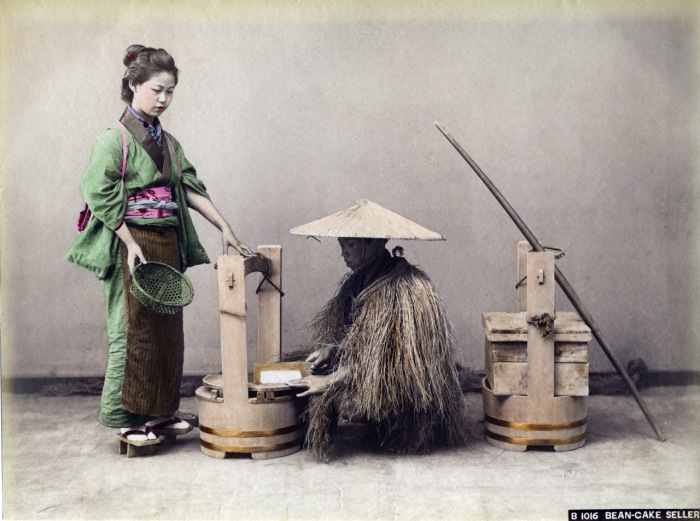 Ёкан (yokan) - это традиционное японское национальное лакомство, основными ингредиентами которого являются паста из красной фасоли, сахар, агар-агар или желатин. Ёкан (yokan) - это традиционное японское национальное лакомство, основными ингредиентами которого являются паста из красной фасоли, сахар, агар-агар или желатин.